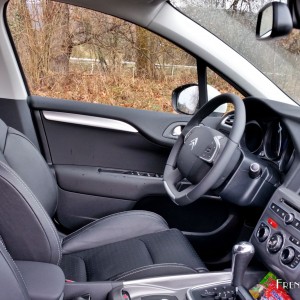 Photo intérieur cuir nouvelle Citroën C4 restylée (2015)