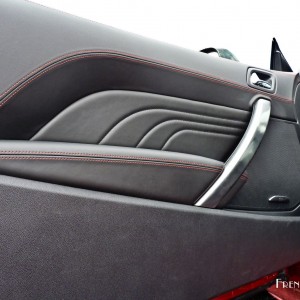 Photo panneau de porte cuir Peugeot RCZ R – 1.6 THP 270 ch (Mai