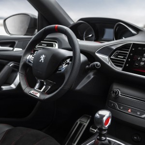 Photo poste de conduite i-Cockpit Peugeot 308 GTi by Peugeot Spo