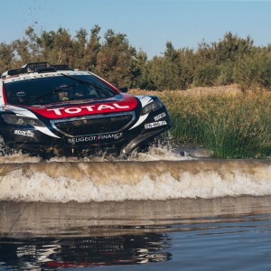 Photo officielle Peugeot 2008 DKR 2015 – Essais Silk Road Rally