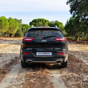 Photo face arrière Jeep Cherokee (2015)