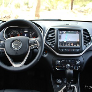 Photo poste de conduite Jeep Cherokee (2015)