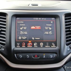 Photo écran tactile Jeep Cherokee (2015)