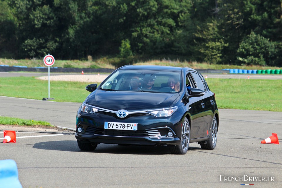 Photo Toyota Auris Hybride - Toyota Innove - Circuit de Dreux (2