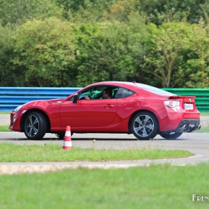 Photo Toyota GT86 – Toyota Innove – Circuit de Dreux (2015)