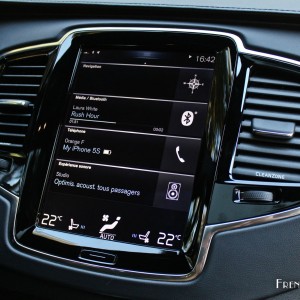 Photo écran tactile Volvo XC90 Inscription D5 AWD (2015)