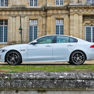 Photo profil Jaguar XE R-Sport (2015) – 2.0l essence 200 ch