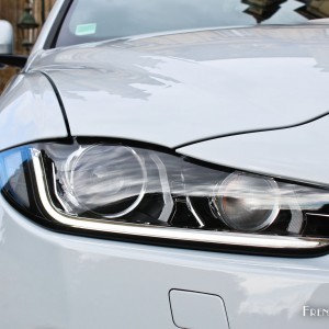 Photo phare Xénon LED Jaguar XE R-Sport (2015) – 2.0l essence 2