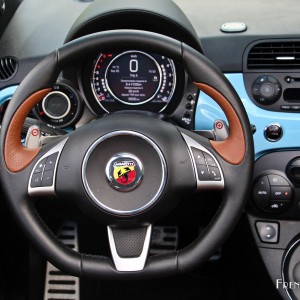 Photo volant cuir Abarth 595 Turismo (2015)