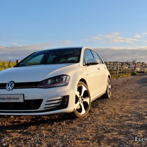 Photo 3/4 avant Volkswagen Golf GTI 220 (2015)