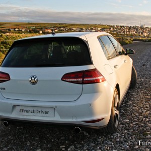 Photo 3/4 arrière Volkswagen Golf GTI 220 (2015)