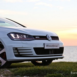 Photo bouclier avant Volkswagen Golf GTI 220 (2015)