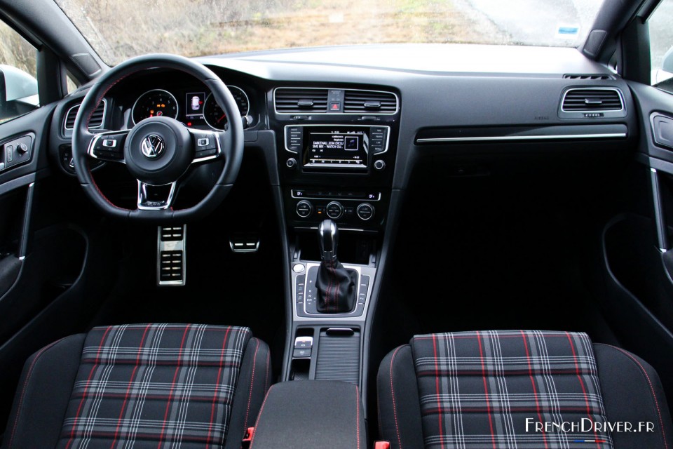 Photo intérieur Volkswagen Golf GTI 220 (2015)