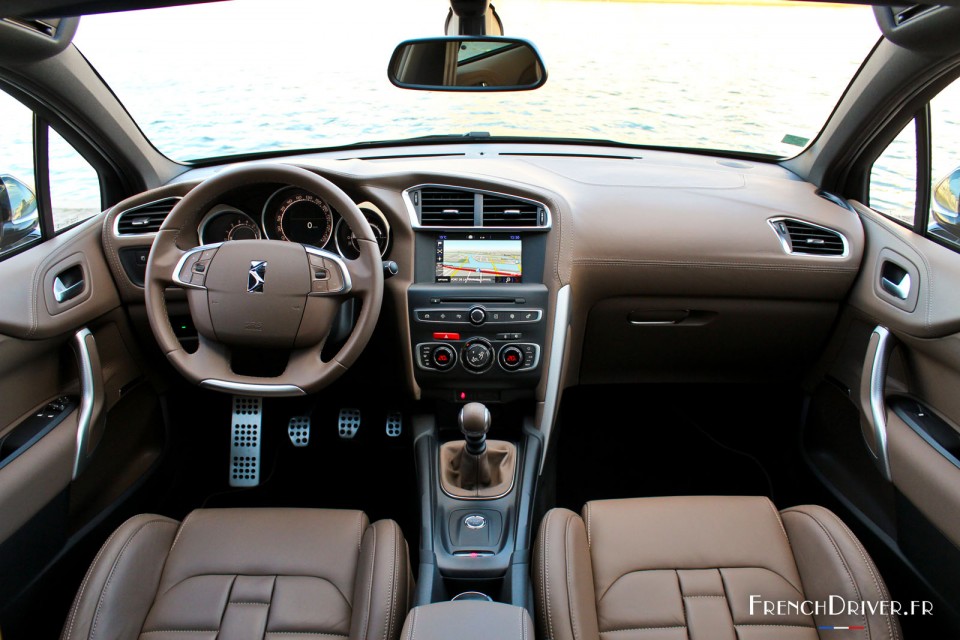 Photo intérieur nouvelle DS4 restylée (2015)