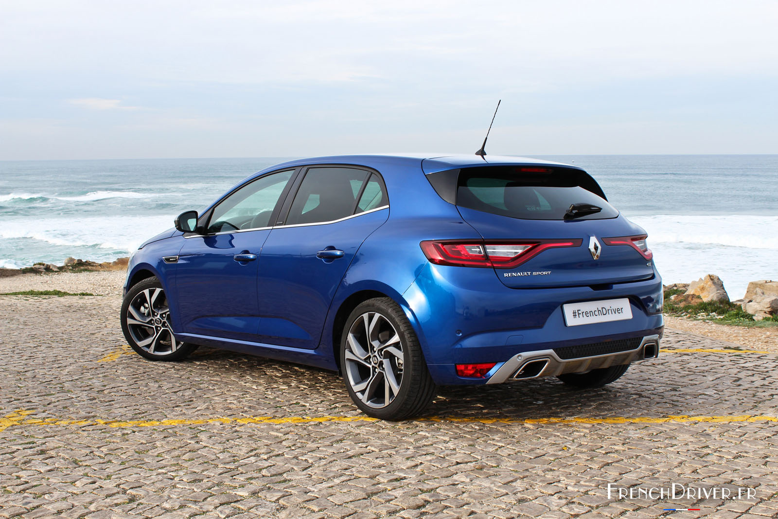 2019 - [Peugeot] 2008 II [P24] - Page 18 Essai-renault-megane-4-2015-frenchdriver-1-003