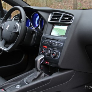 Photo cockpit DS 4 Crossback (2016)