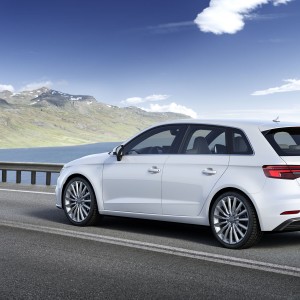 Photo 3/4 arrière nouvelle Audi A3 Sportback e-tron (2016)