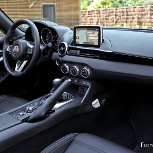 Photo intérieur cuir Fiat 124 Spider (2016)