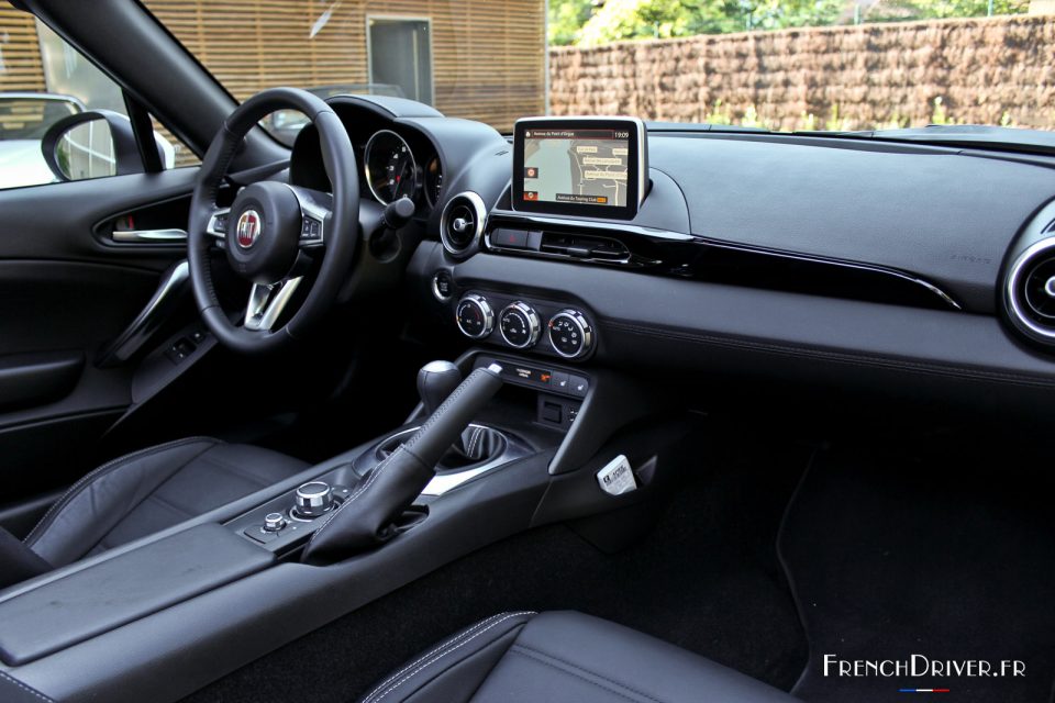 Photo intérieur cuir Fiat 124 Spider (2016)