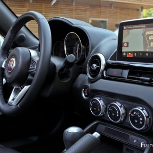 Photo tableau de bord Fiat 124 Spider (2016)