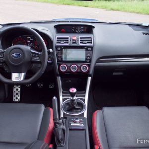 Photo tableau de bord Subaru WRX STI (2016)