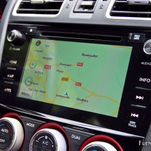 Photo écran tactile navigation GPS Subaru WRX STI (2016)