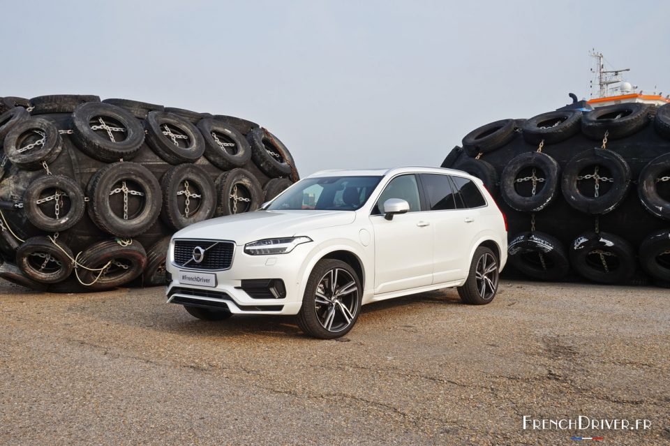 Photo 3/4 avant Volvo XC90 R-Design T8 (2016)