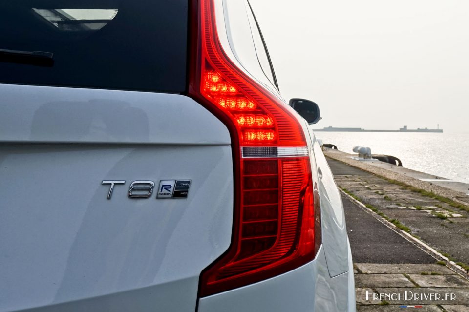 Photo feu arrière LED Volvo XC90 R-Design T8 (2016)