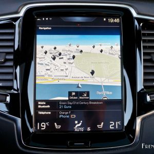 Photo navigation GPS écran tactile Volvo XC90 R-Design T8 (2016