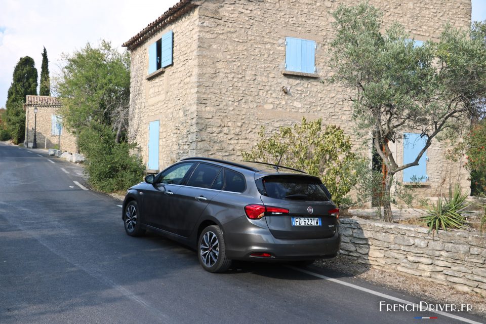 Photo 3/4 arrière Fiat Tipo Station Wagon (2016)