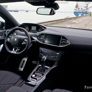 Photo intérieur cuir noir Peugeot 308 SW GT BlueHDi 180 (2016)