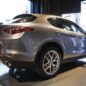 Photo 3/4 arrière Alfa Romeo Stelvio First Edition (2017) – Mot