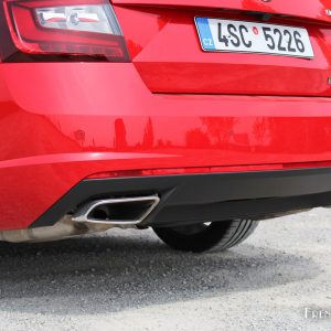 Photo double sortie d’échappement Skoda Octavia RS (2017)