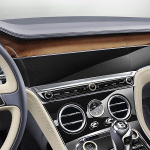 Photo tableau de bord rotatif Bentley Continental GT (2017)