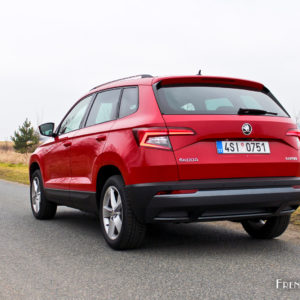 Photo essai 3/4 arrière route Škoda Karoq (2018)