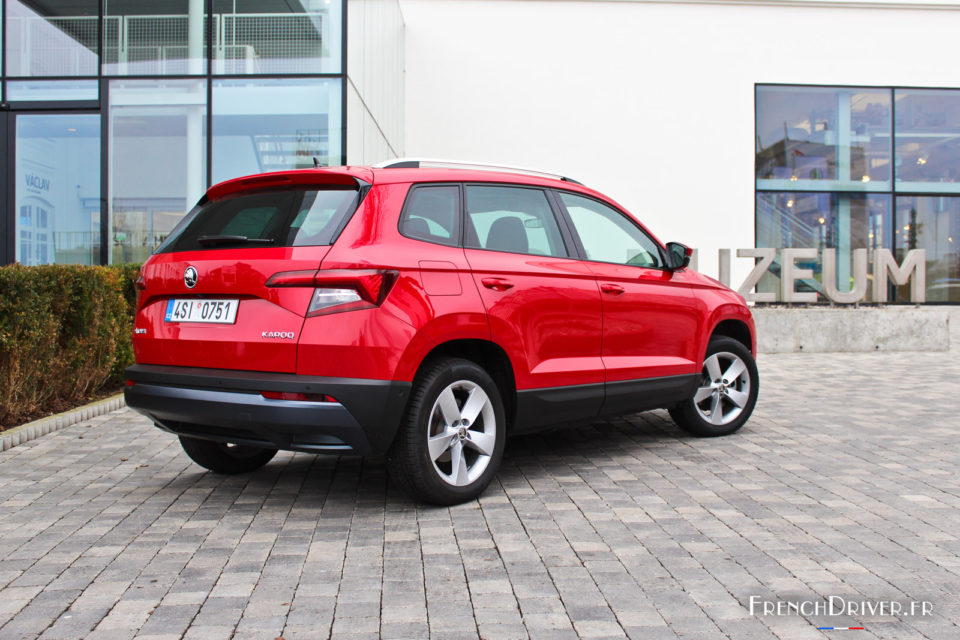 Photo 3/4 arrière Škoda Karoq (2018)