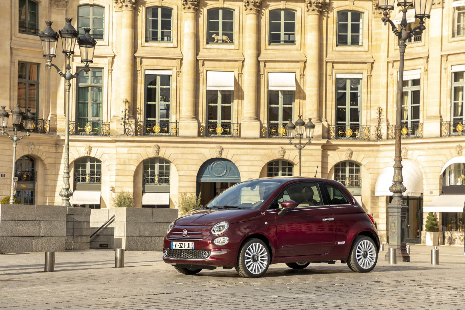 voiture télécommandée fiat 500 rose