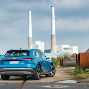 Photo 3/4 arrière Audi E-Tron (2019)