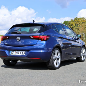 Photo 3/4 arrière Opel Astra restylée (2019)