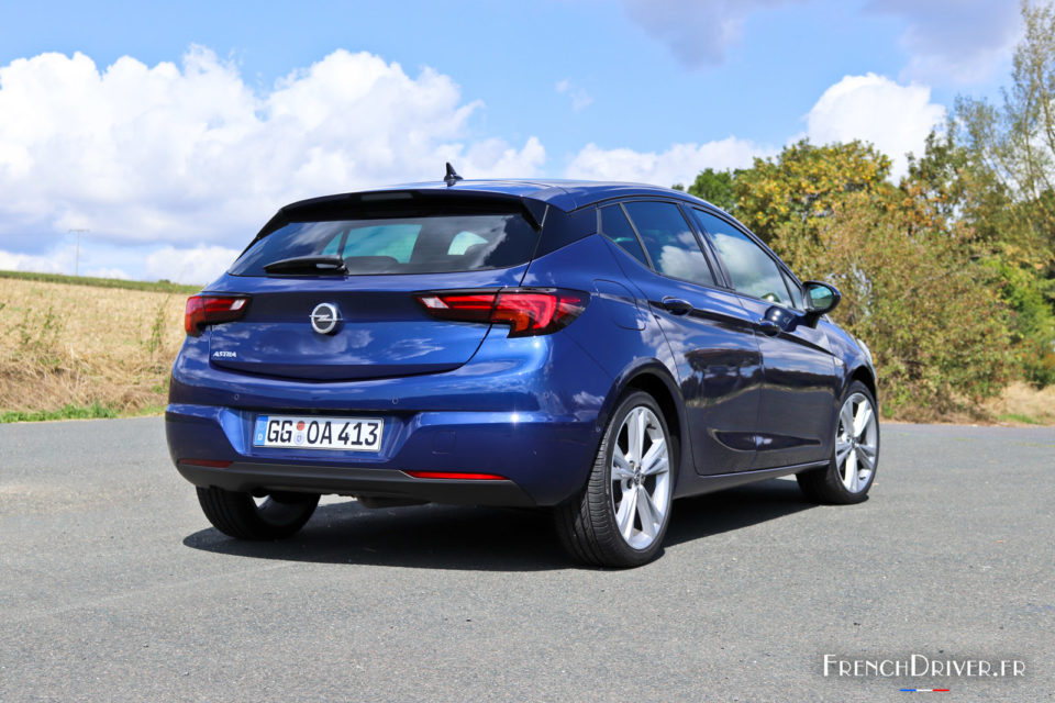 Photo 3/4 arrière Opel Astra restylée (2019)