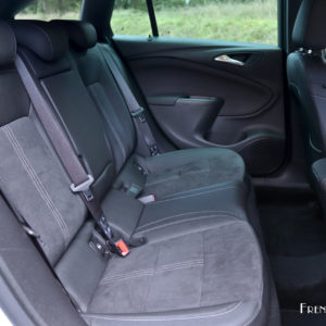 Photo banquette arrière Alcantara Opel Astra restylée (2019)