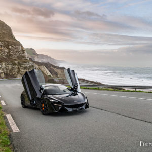 Photo 3/4 avant McLaren Artura (2024)