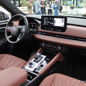 Photo intérieur cuir Mitsubishi Outlander IV (2024)